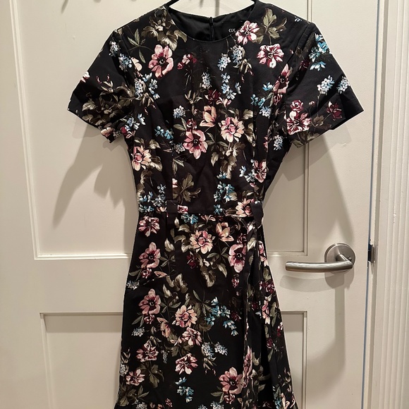 Brand New CUE Black & Floral Dress with Belt - Picture 1 of 2